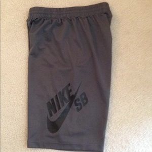 Boys Nike short size L